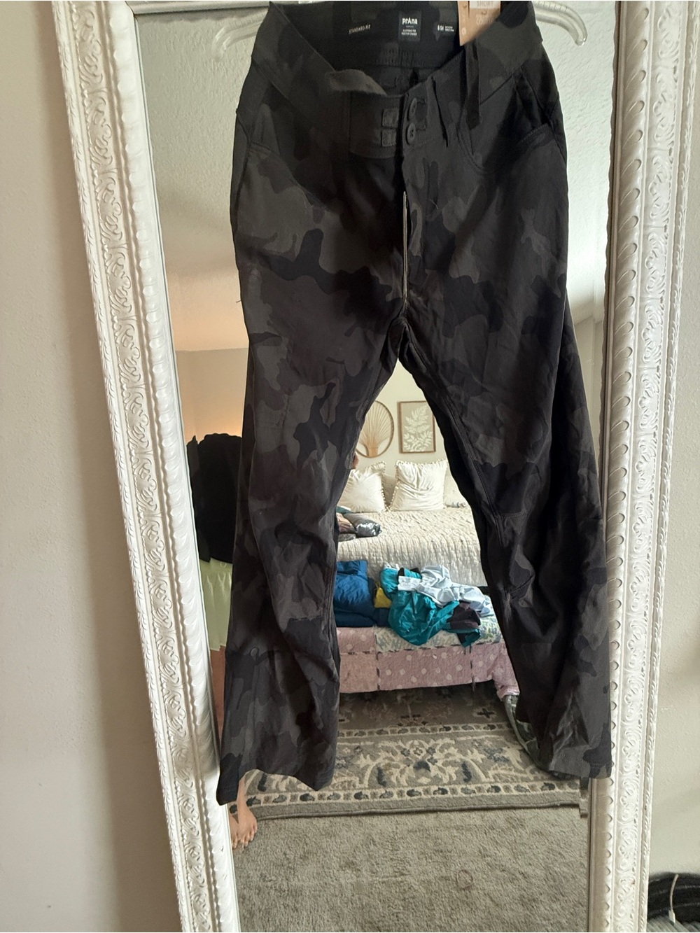 Prana Women’s Black and Gray Camo Cargo Pants SZ 6 Short